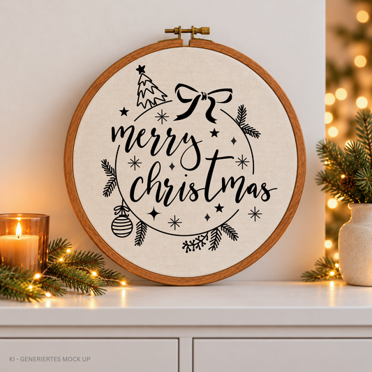 Merry Christmas Plotterdatei SVG mit Tannenbaum, Christbaumkugel, Schleife und Tannenzweigen auf weihnachtlichem Kissen