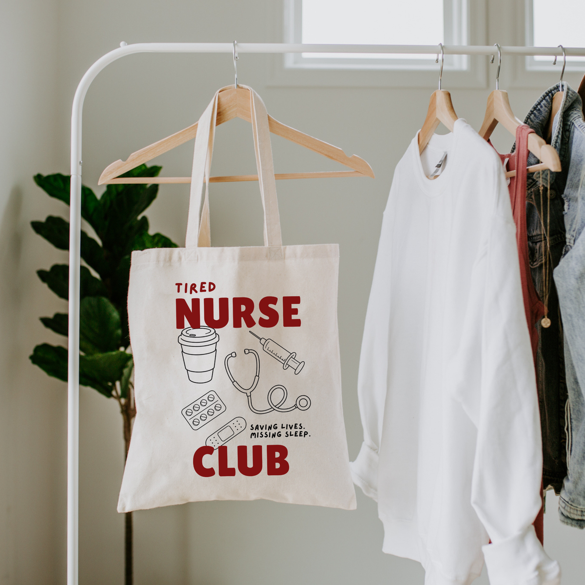 Tired Nurse Club Plotterdatei SVG für Krankenschwestern und Pflegekräfte mit Stethoskop, Kaffee und Saving Lives Missing Sleep als Backprint