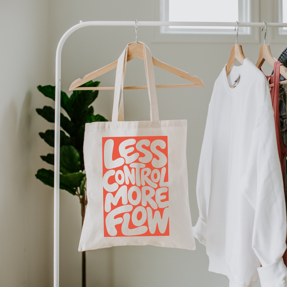 Plotterdatei „Less Control, More Flow“ mit modernem Statement-Schriftzug für Backprint oder Frontprint, SVG DXF PNG