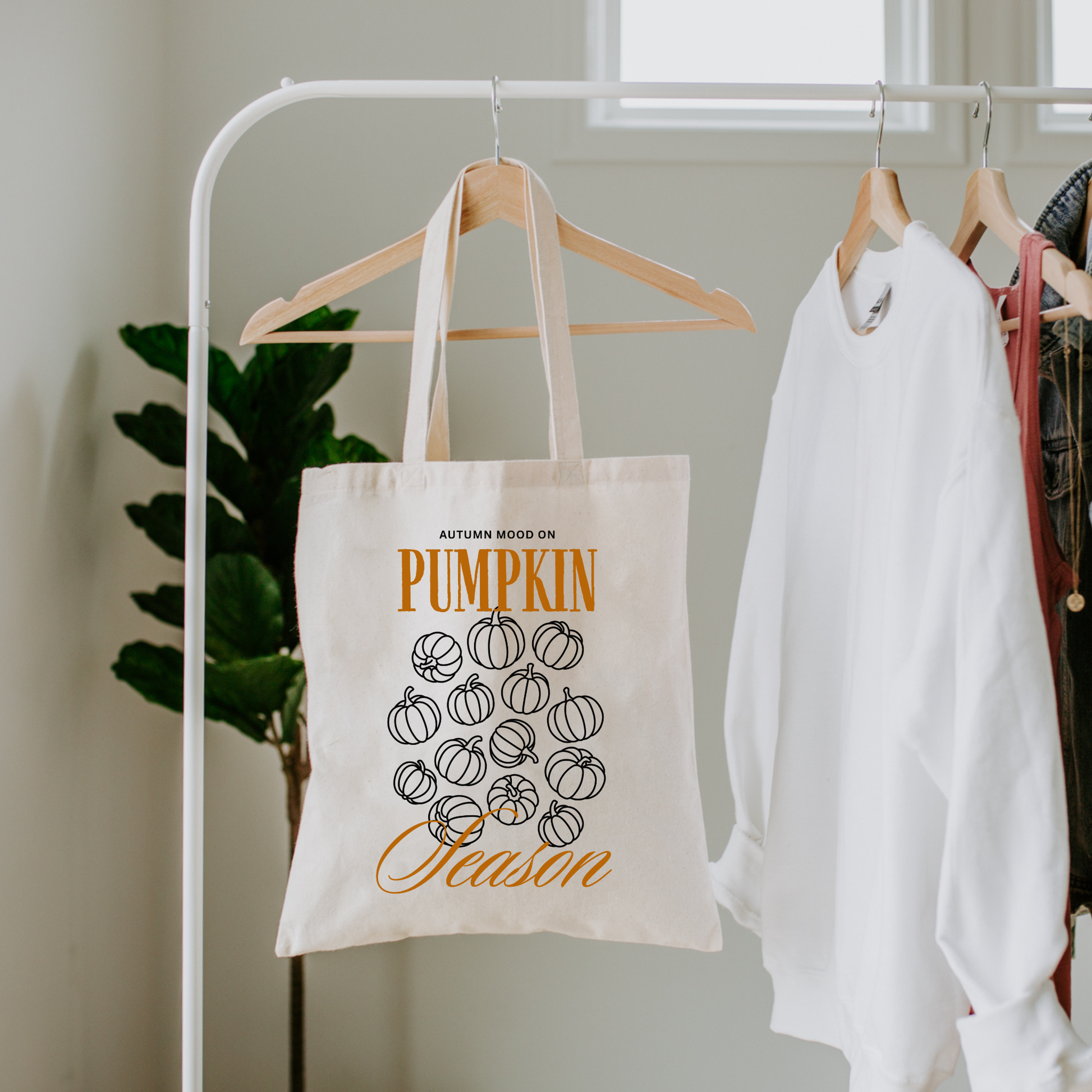Plotterdatei „Pumpkin Season“ mit verschiedenen handgezeichneten Kürbissen und Herbst Schriftzug für Shirts, Sweater und Herbstdeko, SVG DXF PNG