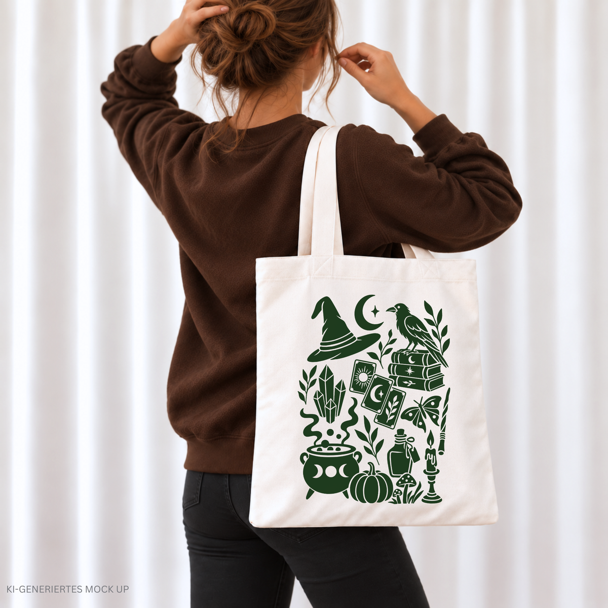 Witchy and Magical Plotterdatei mit mystischen Symbolen wie Hexenhut, Rabe, Mond, Tarotkarten, Kristallen, Zauberbüchern, Kürbis und Hexenkessel. Magisches SVG-Design für Sweater, Hoodies und Halloween DIY-Projekte.