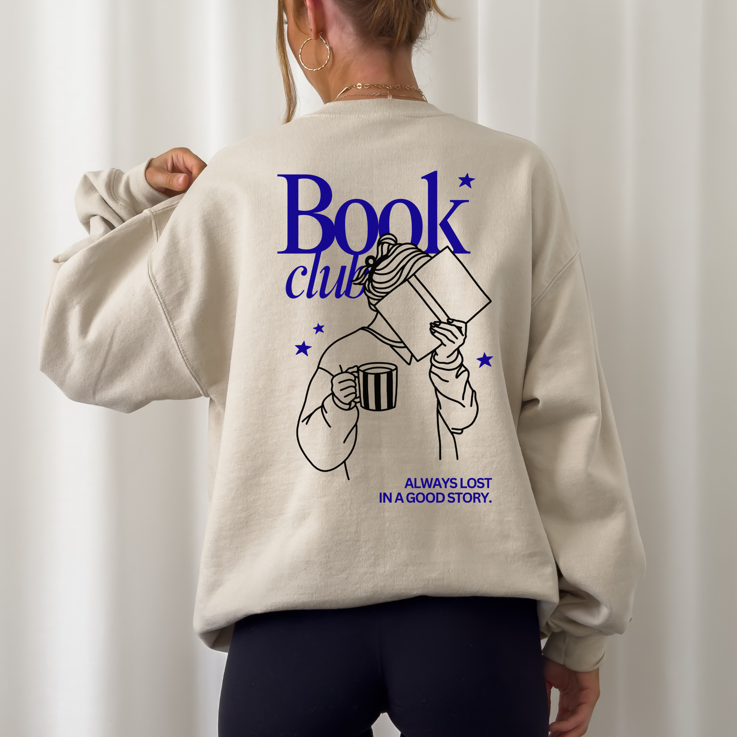 Plotterdatei „Book Club – Always Lost in a Good Story“ mit modernem Schriftzug und Sternen für Bücherfans und Leseratten, SVG DXF PNG
