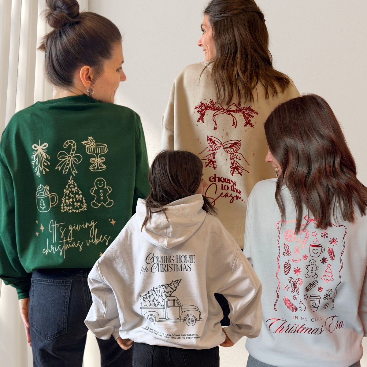 Christmas Bestseller Bundle mit vier weihnachtlichen Plotterdateien für Sweater und Hoodies: It's Giving Christmas Vibes, Cheers to the Season, Coming Home for Christmas und In My Cozy Christmas Era.