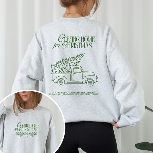 Weihnachtliche Plotterdatei Coming Home for Christmas – Truck mit Tannenbaum und Lettering, zweiteiliges Design für Vorder- & Rückseite.