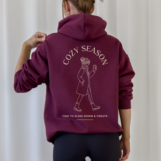 Cozy Season Plotterdatei Set – 4 Line Art Designs mit Nähmaschine, Plotter, Stricken & Kaffee. DIY Bundle für Shirts, Hoodies & kreative Geschenke.