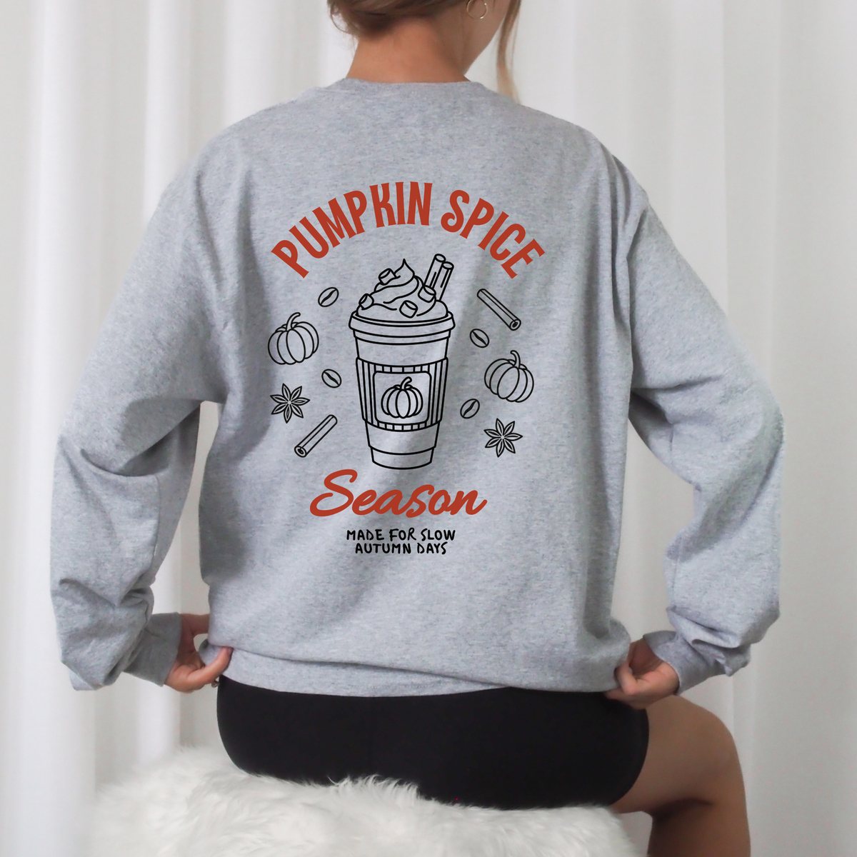 Plotterdatei Pumpkin Spice Season mit Pumpkin Spice Latte, Kürbissen, Zimt und herbstlichen Motiven für Sweater, Hoodies und Stoffbeutel