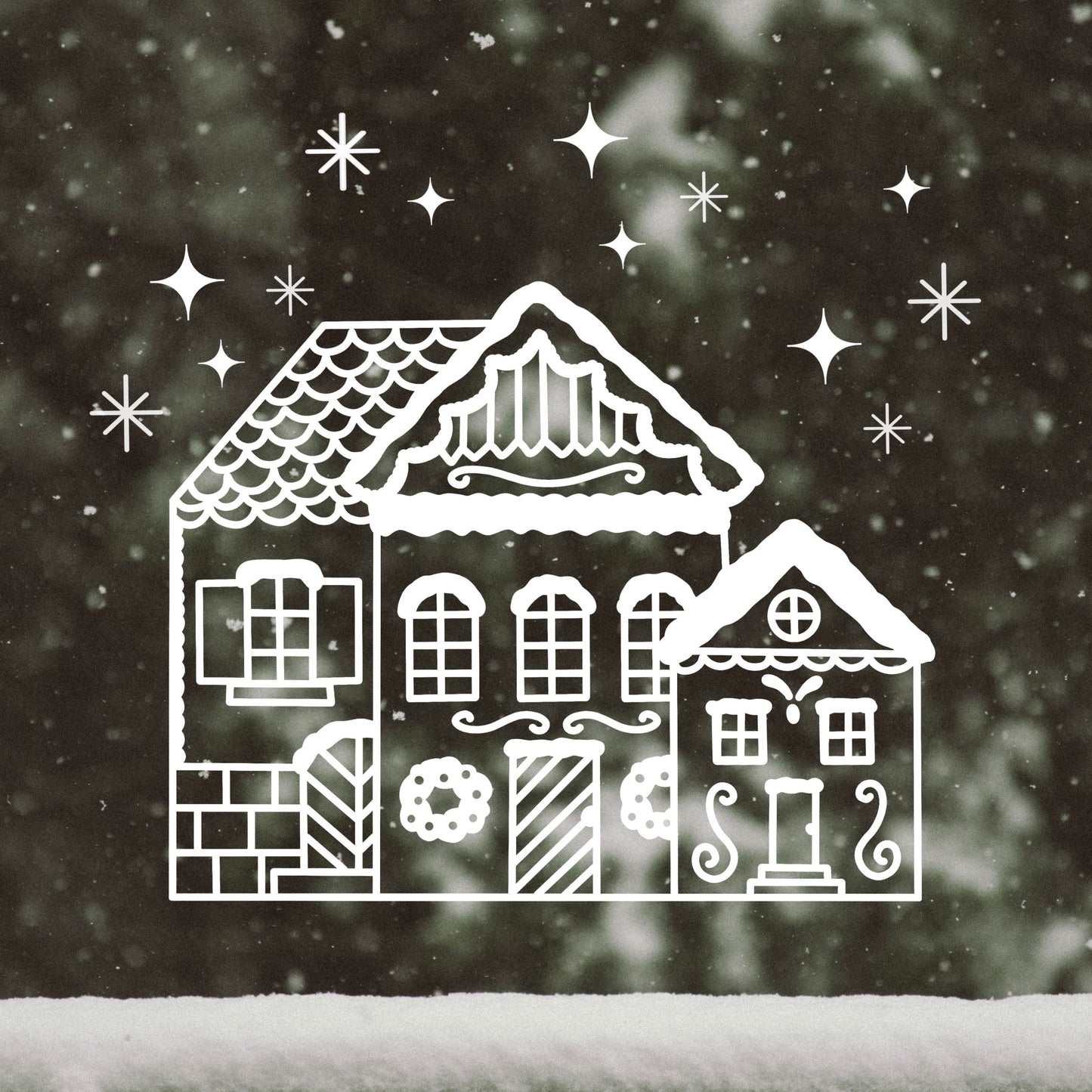 Weihnachtshaus Plotterdatei SVG mit verschneitem Haus und winterlichen Details für Weihnachtsdeko und kreative DIY Projekte