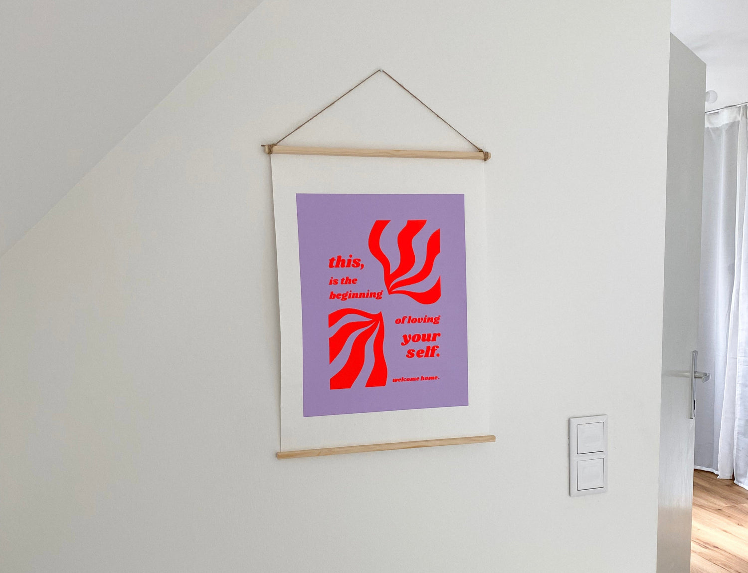 So leicht erstellst du dir aus einem Stückchen Reststoff, und ein bisschen Plotterfolie dein eigenes Wandbild!