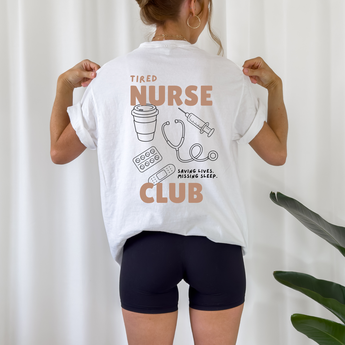 Tired Nurse Club Plotterdatei SVG für Krankenschwestern und Pflegekräfte mit Stethoskop, Kaffee und Saving Lives Missing Sleep als Backprint