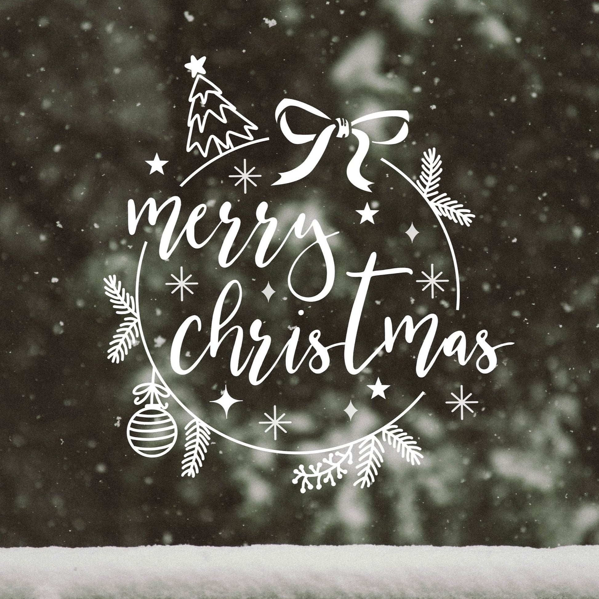 Merry Christmas Plotterdatei SVG mit Tannenbaum, Christbaumkugel, Schleife und Tannenzweigen auf weihnachtlichem Kissen
