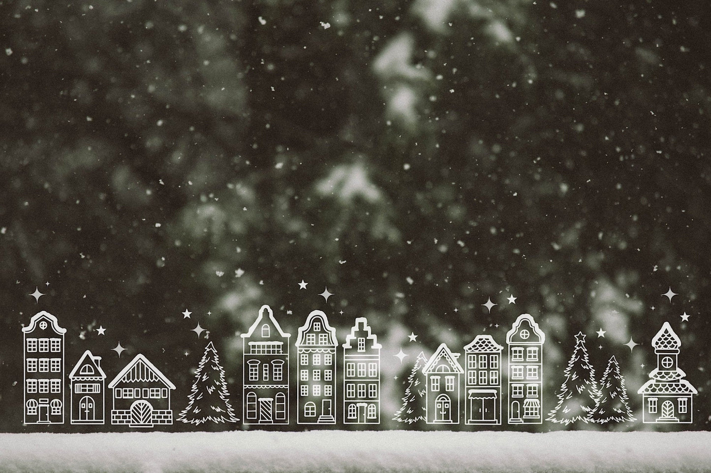 Plotterdatei SVG Winterlandschaft – skandinavische Häuserreihe mit Tannen & Sternen im Line Art Stil. Perfekt als Fensterbild Weihnachten oder Winterdeko, inklusive PDF-Vorlage zum Nachzeichnen.